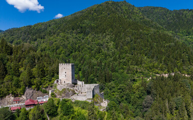Naklejka premium Aerial View of Zilkale Castle in Camlihemsin Rize Turkey Standing on Mountain Cliff Overlooking Firtina Valley in Black Sea Region