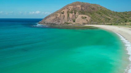 Obraz premium Aerial drone view of Mawun Beach Lombok Indonesia featuring turquoise horseshoe bay curved white sand shoreline and green hills