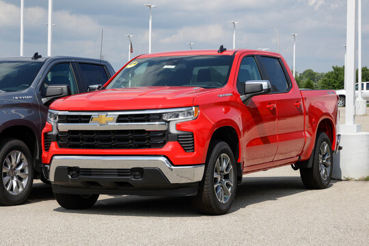 Chevrolet Silverado 1500 Crew LT 4WD display. Chevy offers the Silverado 1500 with a 2.7L 4-Cylinder TurboMax engine. MY:2026