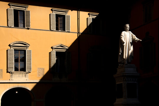 the statue of Francesco Datini stands in the main square of Prato