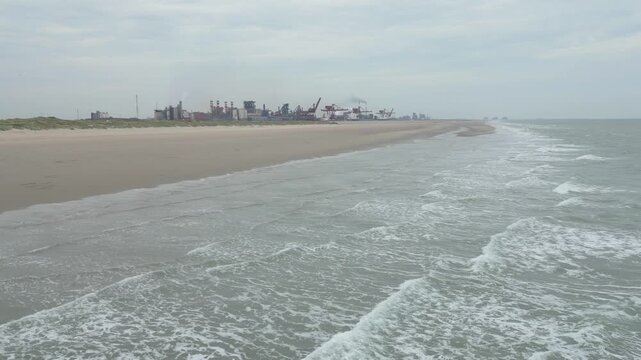 Port de Dunkerque - Vue drone plage et port industriel