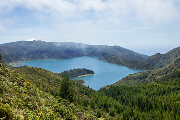 vue sur le lac de feu aux Açores © christine