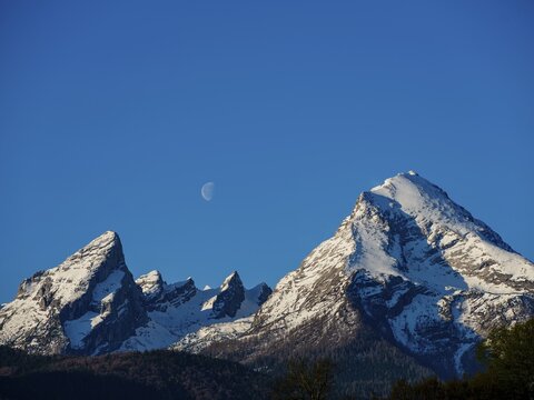 Snow-covered Watzmann, above it a crescent moon in a cloudless sky, Sch&ouml;nau am K&ouml;nigssee, Berchtesgadener Land, Upper Bavaria, Bavaria, Germany