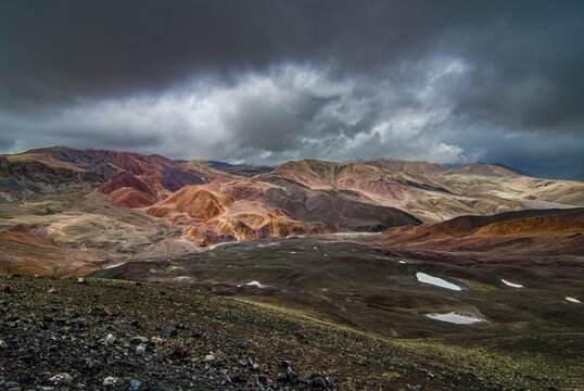 Wild untouched landscape along the road from Lake Manasarovar to the kingdom of Guge, Western Tibet, Asia