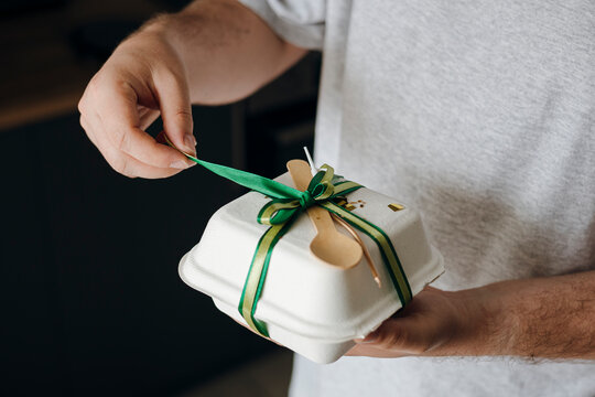 Eco-friendly gift box with bento cake and cutlery