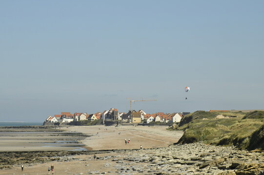 La plage &agrave; mar&eacute;e basse vers Audresselle &agrave; Ambleteuse &agrave; la C&ocirc;te d'Opale (France)