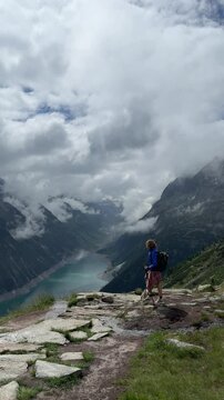 Exploring Hiking Trails near Olpererh&uuml;tte in Austria with Beautiful Mountain Views