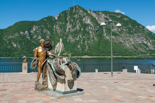 Storia e Futuro I bronze statue by Manuela Fanelli and Monte San Salvatore