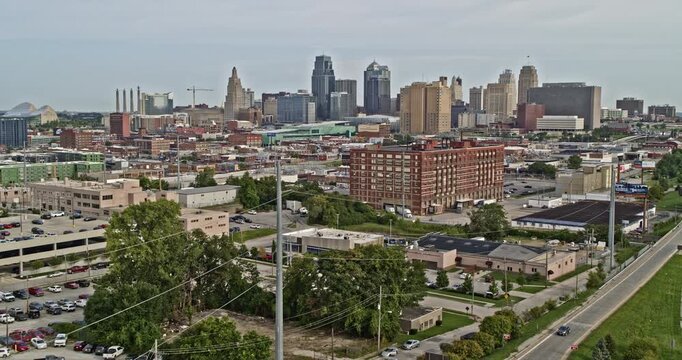 Kansas City Missouri Aerial v23 speed ramping drone flying forward contrast shot from low rise buildings area toward high rise skyscrapers - Shot with Inspire 2, X7 camera - August 2020