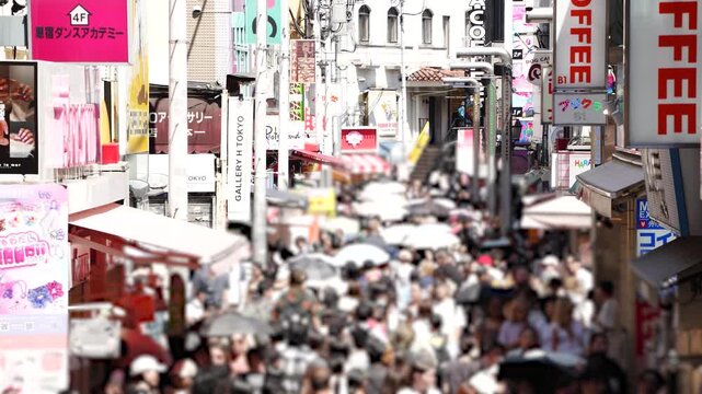 東京・混雑する原宿竹下通り