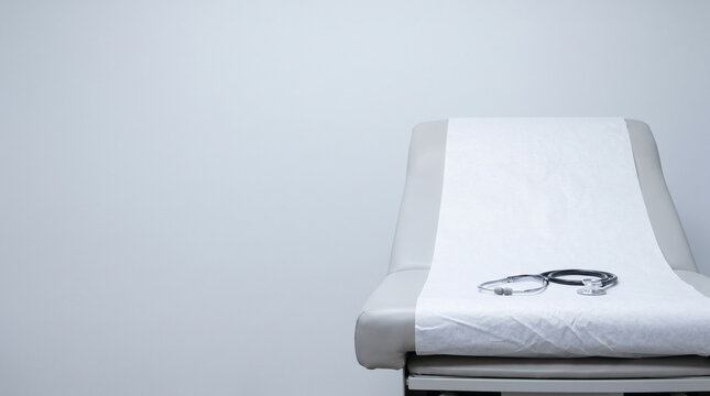 Empty medical examination table with stethoscope, no patient, clinical 