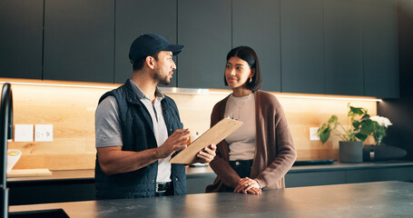 Obraz premium Advice, client and clipboard with plumber in kitchen for invoice agreement, repair plan and consulting. Plumbing solution, home renovation quote and checklist with people for inspection notes