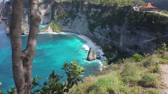 Diamond Beach in Nusa Penida, Bali. (Pantai Diamond) A slow motion push in shot of the white shores, dramatic cliffs and crystal-clear turquoise waters. It looks like paradise.
