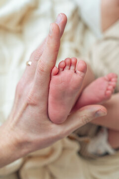 Newborn feet soft background minimal