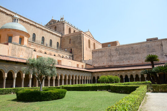 Clo&icirc;tre du monast&egrave;re b&eacute;n&eacute;dictin de Monreale - Sicile - Italie