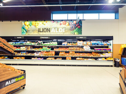 Ilion, NY - May 22, 2026: Interior view of the Aldi produce section and welcome sign of "Ilion Aldi" located at 200 North Prospect Street, Herkimer, NY 13350