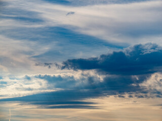 Fototapeta premium Dunkle Wolken am Himmel