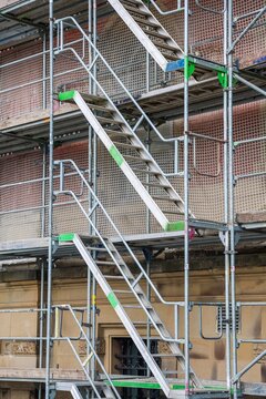 Scaffolding structure providing access for building renovation