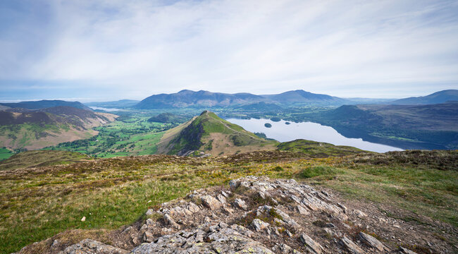 A view across Derwent Water to Skiddaw and Blencathra with the summit of Cat Bells below the peak of Maiden Moor in the English Lake District, England UK.