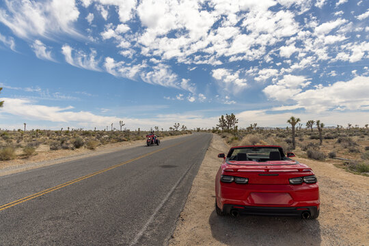 Convertible road trip in Joshua Tree Park