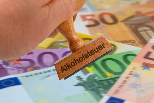 Stempel mit dem Aufdruck Alkoholsteuer
