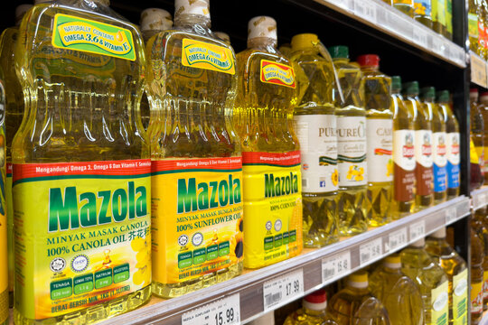 PENANG, MALAYSIA - JUL 06, 2026: Mazola cooking oils displayed on supermarket shelf with various edible oil products.