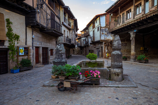 The Plaza Mayor in San Mart&iacute;n del Casta&ntilde;ar, a historic village in Salamanca, Castile and Le&oacute;n, Spain, featuring typical mountain architecture.