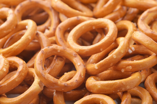 Mini salted crispbread rings