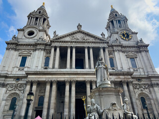 Obraz premium St Pauls Cathedral in the City of London, iconic English Baroque landmark designed by Christopher Wren, famous dome, historic architecture, British heritage, cultural landmark and travel destination