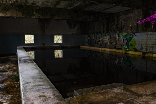 Abandoned Building  URBEX