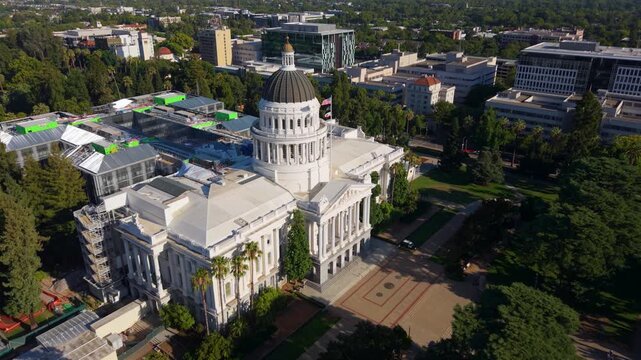 Discover the west side of California State Capitol in Sacramento while new annex construction takes place to the east of the site