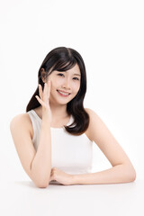 Naklejka premium Portrait of beautiful Asian young woman with clean fresh skin isolated on white background. Beauty skincare concept.