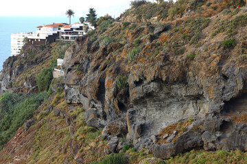 Volcanic sea cliffs with luxury homes overlooking the Atlantic Ocean in Tenerife © Gabriela