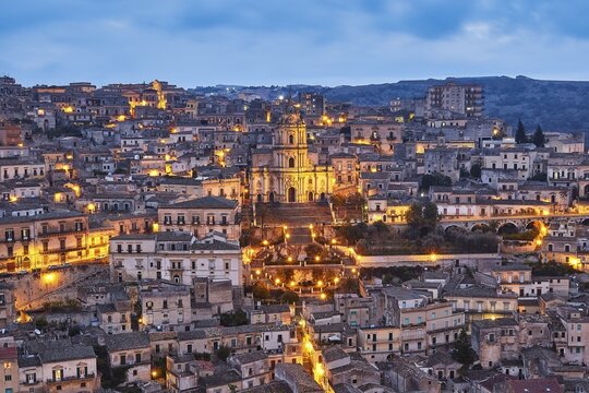 Duomo di San Giorgio, St. George's Cathedral, Modica, night scene of an illuminated city with church in a hilly landscape, Baroque towns of Sicily, Baroque corner of Sicily, late Baroque towns of the Val di Noto, UNESCO World Heritage Site, Sicily, Italy