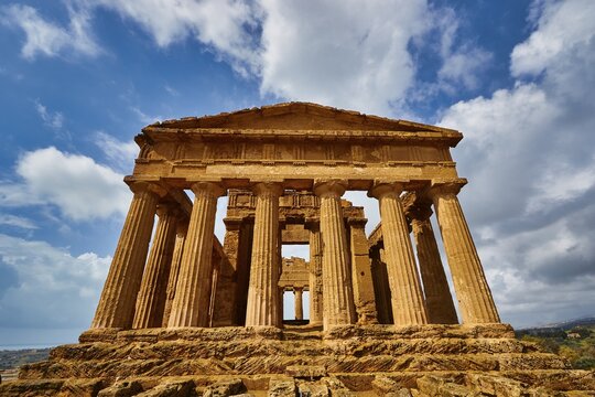 Temple of Concordia, imposing ancient temple with columns under a blue sky, Valley of the Temples, Valle dei Templi, Archaeological Site, UNESCO World Heritage Site, Agrigento, Sicily, Italy