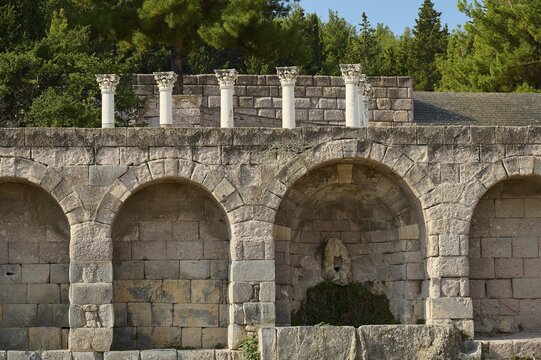 Ancient ruins with arches and columns, surrounded by forest and vegetation, retaining wall with arcades, Asklipion, Asklepieion, healing temple, temple, Hippocrates, Kos, Dodecanese, Greek Islands, Greece