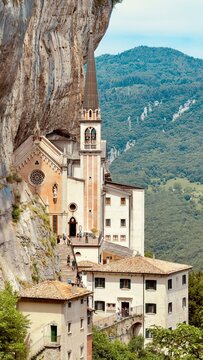 Madonna Della Corona
