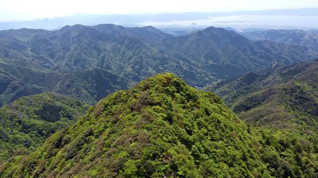 経ヶ岳の山頂のドローン空撮