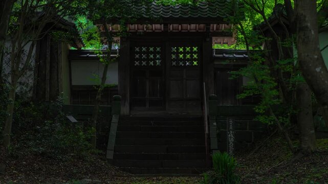 和風の門とヒメボタル