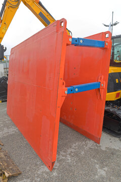 Trench Shoring Box Schield Protect Construction Workers at Excavation Site