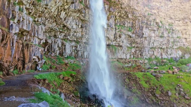 Scenic view of Perrine Coulee Waterfall plunging into the Snake River canyon
