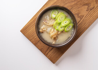 도가니탕,국물,소고기,대파,옹기,그릇,나무도마,한국 © JinChang