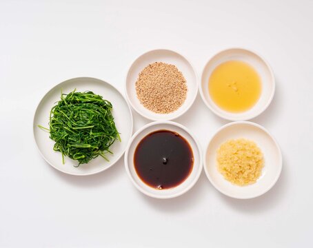음식재료,양념,갯나물,데치기,참깨,간장,다진마늘,참기름,5,접시,한국