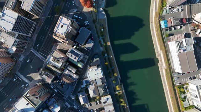 都市風景の真俯瞰ドローン空撮