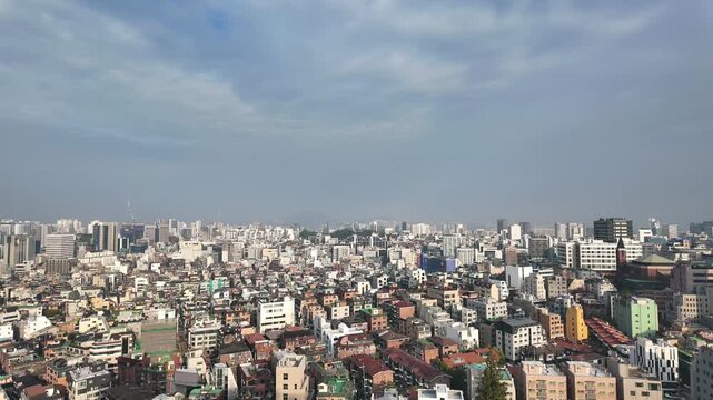 都市と空の風景のタイムラプス