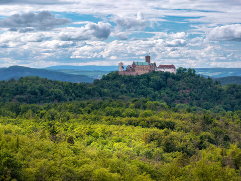 Ausblick &uuml;ber den Th&uuml;ringer Wald auf die Wartburg, Eisenach, Th&uuml;ringen, Deutschland