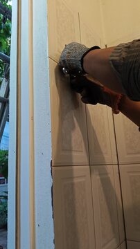 Hand Tightening Bolt with Adjustable Wrench on Metal Base