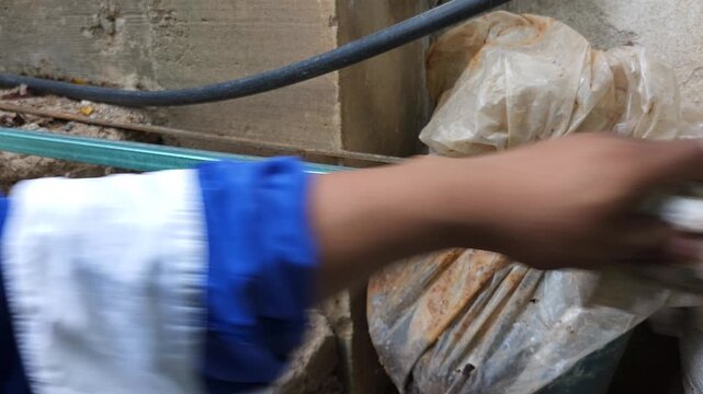 Wiping clean smooth metal profile surface with thinner soaked cotton