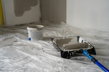 Naklejka premium Painting tools ready for home renovation house walls