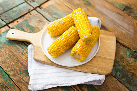 Corn cobs on plate